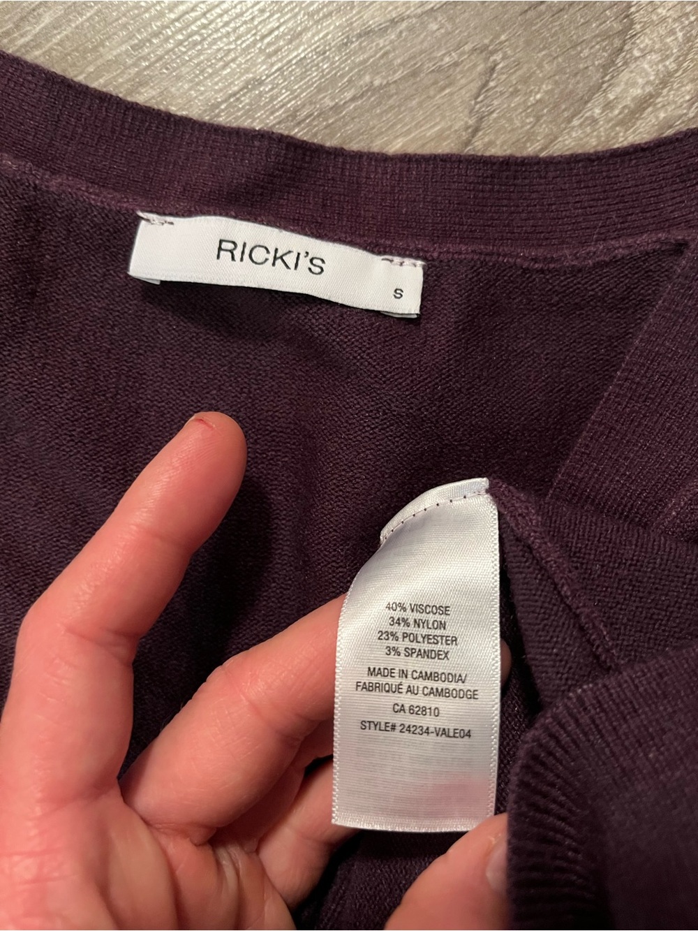 Ricki's Small Women's eggplant V-Neck Button Cardigan Sweater. - Picture 4 of 6